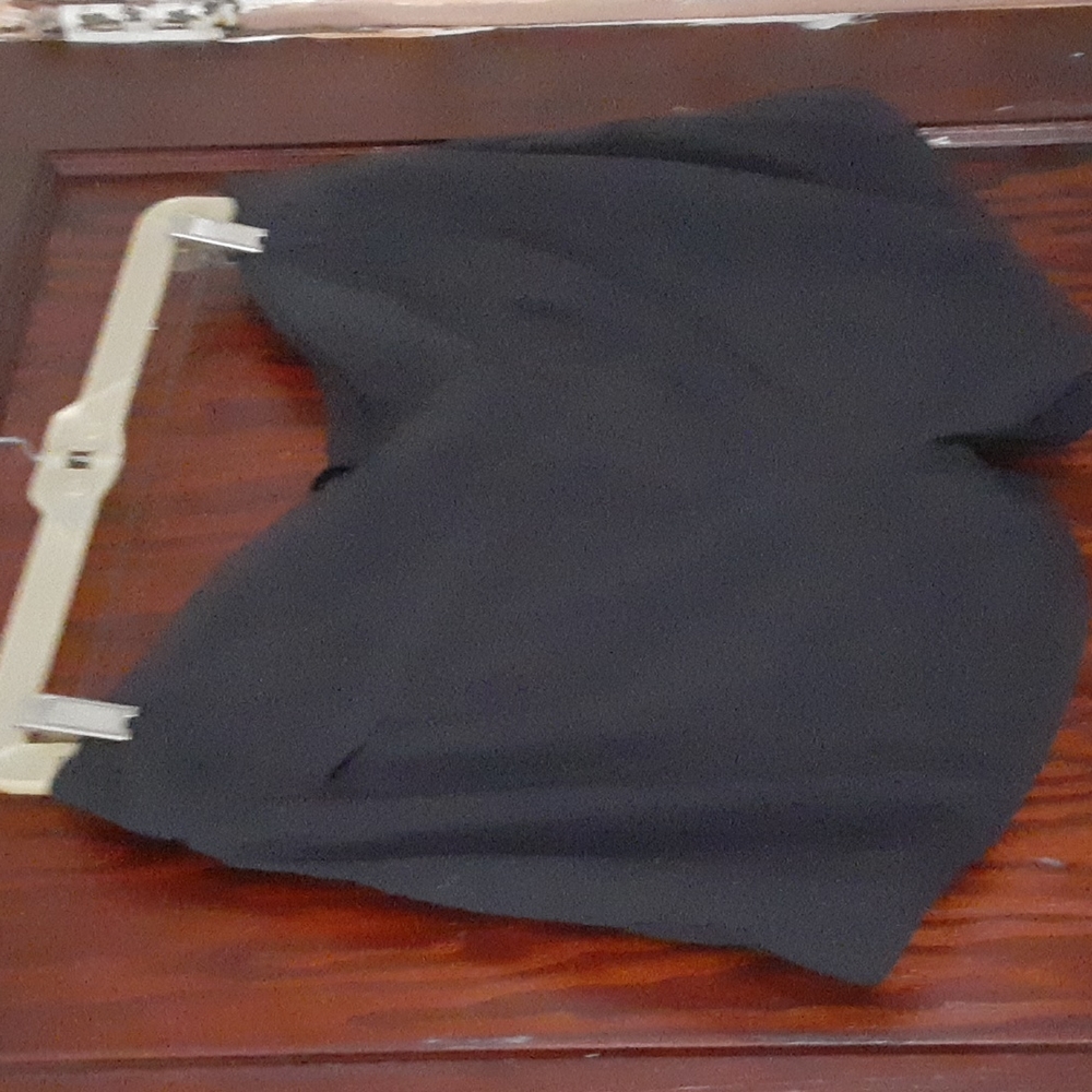 Athleta sz 14 shorts with silver closure and zipper mesh lined pockets - Picture 4 of 8